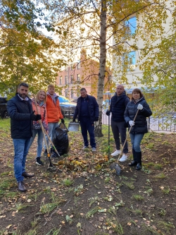 Субботник прошел на Ура!