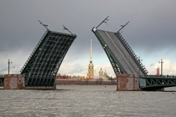 Уважаемые жители МО Смольнинское! Будьте внимательны - Четыре моста во время подготовки и проведения Главного Военно-морского парада разведут днём