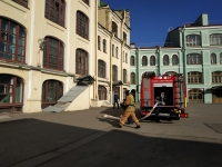 Учения в Гостином дворе