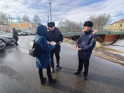 4 марта представители Пожарно-спасательного отряда Центрального района провели профилактический рейд на набережной реки Монастырки